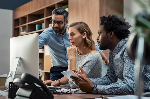 depositphotos_222797118-stock-photo-focused-businesspeople-discussing-project-while.webp